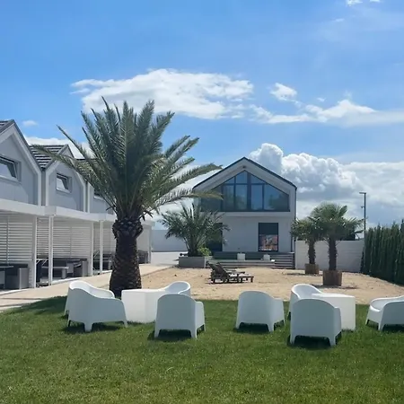 Silver Park 10m Do Plazy Ferienhaus Gąski